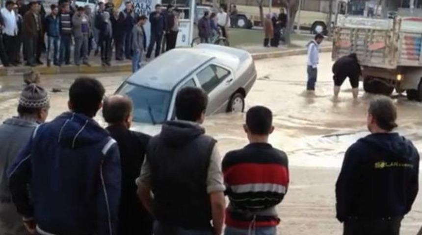 Su Borusu Yolu &Ccedil;&ouml;kertti, Otomobil İ&ccedil;ine D&uuml;şt&uuml;