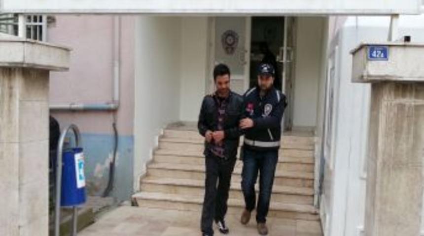 Kendini Zorla G&ouml;zaltına Aldırdı