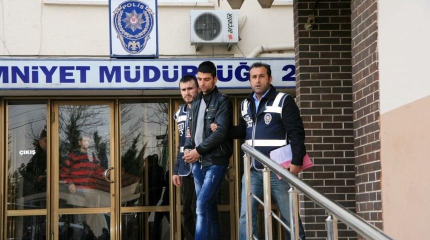 Askerden Ka&ccedil;tı, Uyuşturucu Satarken Yakalandı