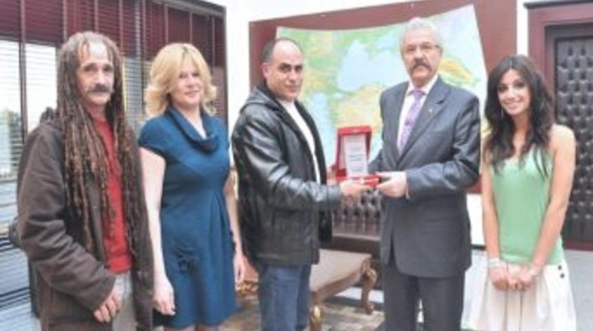 "sevda Ve İntikam" Filmi Ekibinden Vali Cerrah'a Ziyaret