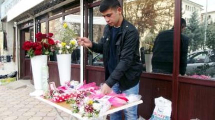 Silvan’da Çiçekçilerde 14 Şubat Yoğunluğu