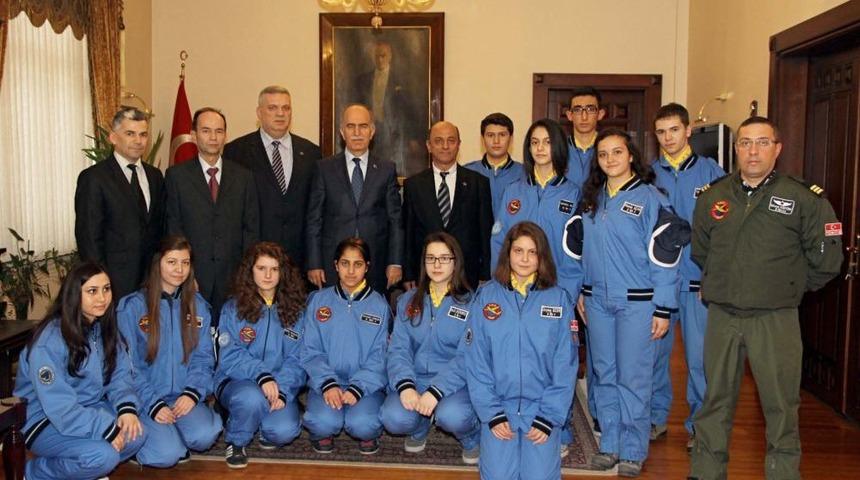 T&uuml;rk Hava Kurumu Gen&ccedil; Kanatlar Topluluğu'ndan Vali Harput&rsquo;a Ziyaret