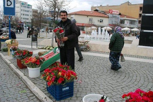 Salihli Sokakları Çiçek Satıcıları İle Doldu Taştı