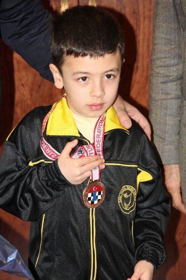 T&uuml;rkiye 4.&rsquo;s&uuml; Uygar Şeny&uuml;z, Kaymakam Okur&rsquo;u Ziyaret Etti 1