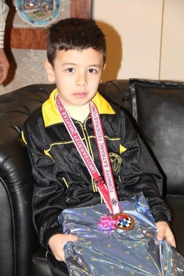 T&uuml;rkiye 4.&rsquo;s&uuml; Uygar Şeny&uuml;z, Kaymakam Okur&rsquo;u Ziyaret Etti 3