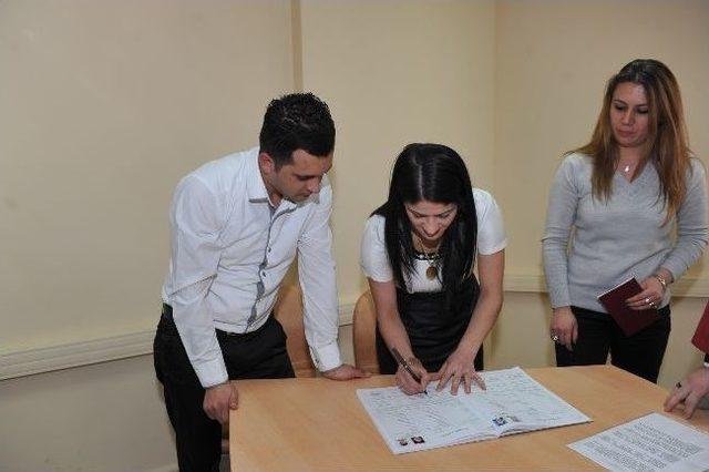 Sevgililer G&uuml;n&uuml;nde D&uuml;nya Evine Girdiler 1