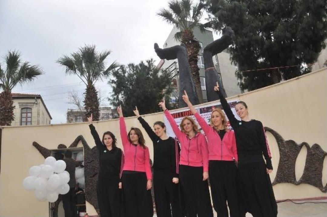 Aliağa&rsquo;da Kadınlar Şiddete Dansla Dur Dedi