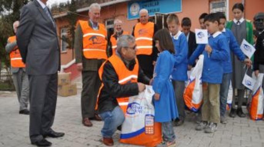 Kimse Yok Mu G&ouml;n&uuml;ll&uuml;leri 14 Şubat'ta Sevgilerini &Ouml;ğrencilerle Paylaştı