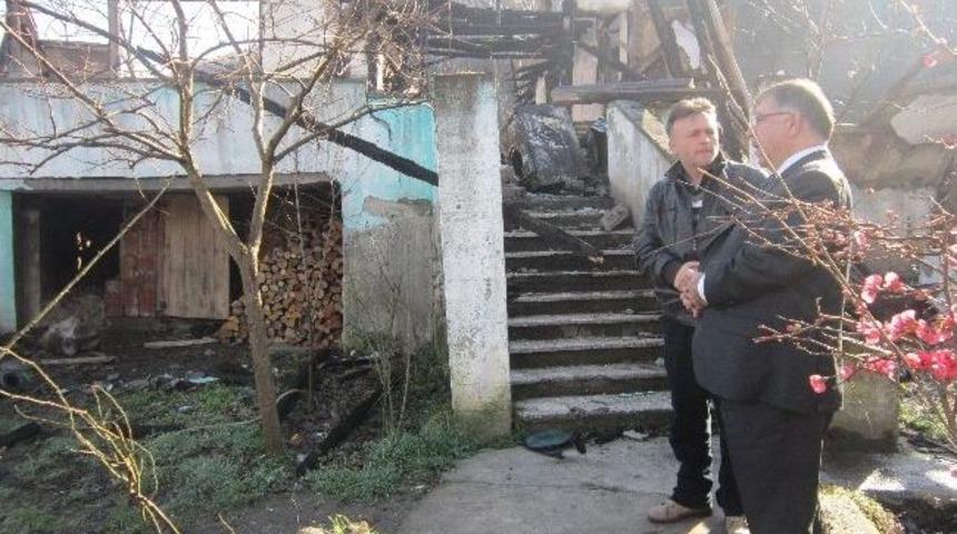 D&uuml;zce&rsquo;de Evi Yanan Aileye Devlet El Uzattı