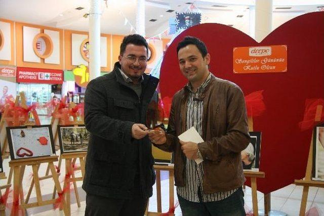 Deepo&rsquo;da &lsquo;bana Aşkını Anlat&rsquo; Sergisi 1