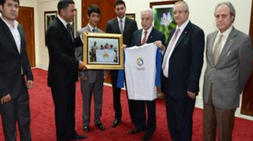 D&uuml;nya 5'incisi Olan Paraş&uuml;t&ccedil;&uuml;ler Aldırmaz'ı Ziyaret Etti