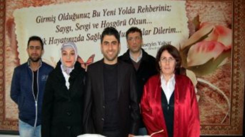 Sevgililer Nikah İ&ccedil;in Sıraya Girdi