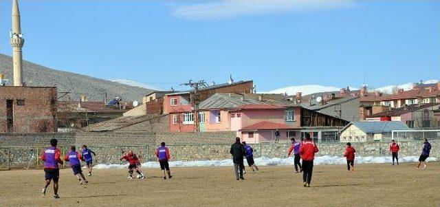 Bayburt Grup İl &Ouml;zel İdare Spor Kul&uuml;p Başkanı Hikmet Şeht&uuml;rk: 1