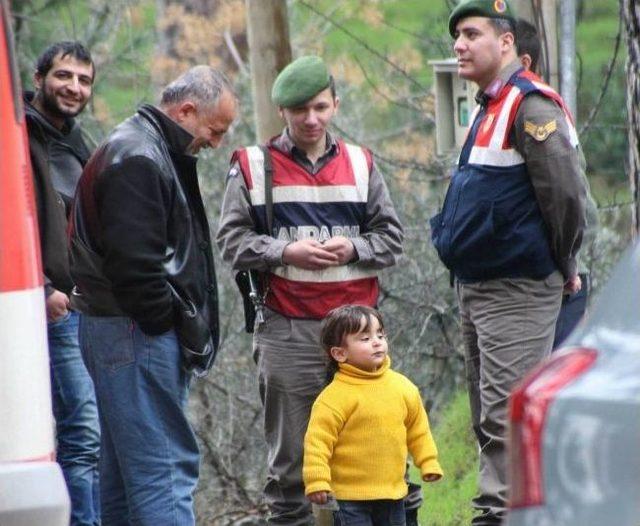 Balıkesir&rsquo;de Jandarmadan Villaya M&uuml;lteci Baskını 1