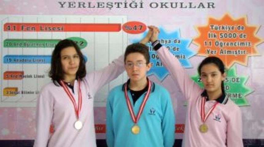 &Ouml;zel Konuralp Kolleji &Ouml;d&uuml;llere Doymuyor