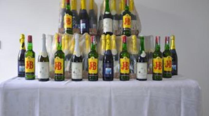 Turizm Belgeli Tesiste 100 Şişe Ka&ccedil;ak I&ccedil;ki Ele Ge&ccedil;irildi