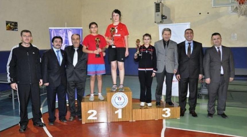 Masa Tenisinde Yıldızlar Yarıştı