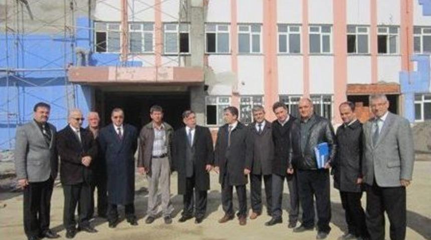 Vali Adnan Yılmaz Onarım G&ouml;ren Okulların İnşaatında İncelemelerde Bulundu