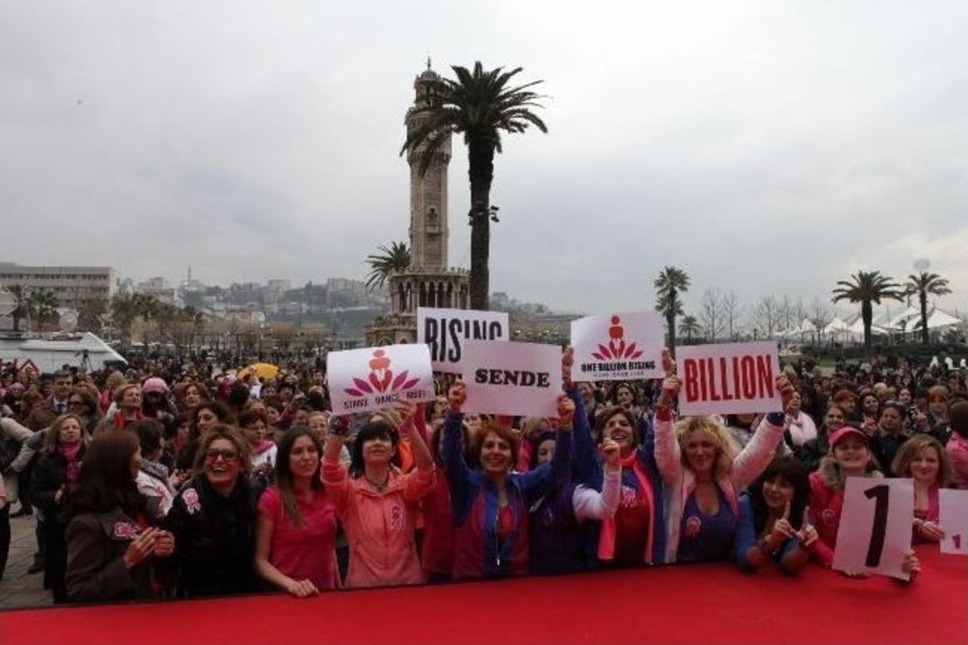 Başkan Sındır&rsquo;dan 1 Milyar Kadına Destek