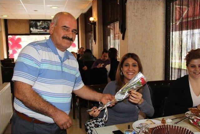 Esnaftan M&uuml;şterilerine Sevgililer G&uuml;n&uuml; Jesti 2