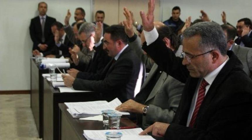 B&uuml;y&uuml;kşehir Meclisi Tartışmayla Başladı, Tatlı İle Bitti