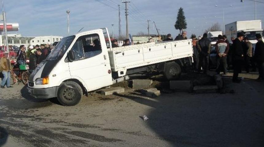 &Ccedil;arşamba&rsquo;da Trafik Kazası: 2 Yaralı