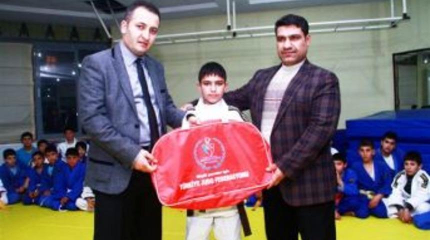 Urfa&rsquo;da &lsquo;bir &ccedil;ocuk bir gelecek &lsquo;projesi