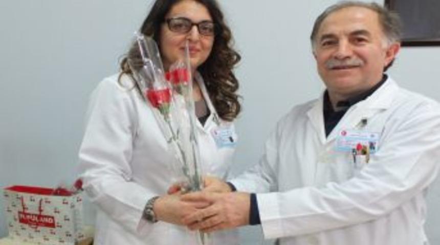 Başhekimden Kadın &Ccedil;alışanlara S&uuml;rpriz