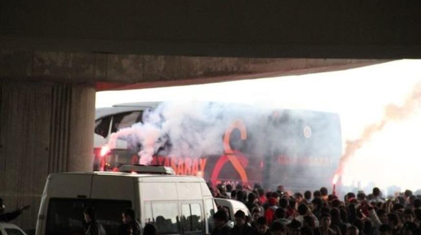 Galatasaray İzmir'de Coşkuyla Karşılandı