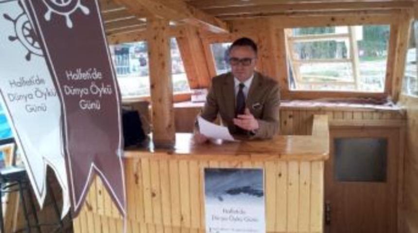 D&uuml;nya &Ouml;yk&uuml; G&uuml;n&uuml;'n&uuml; Fırat Nehri'nde Teknede Kutladılar