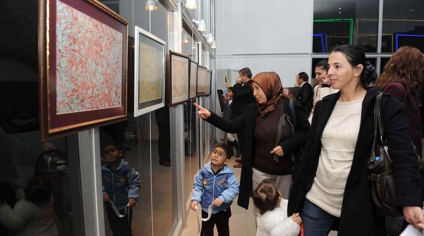 Ev Kadınlarının Ilk Ebru Sergisi