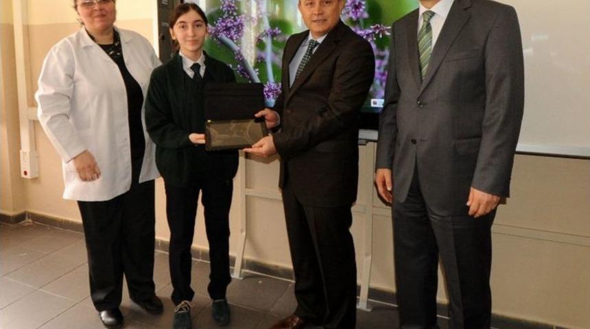 Trabzon&rsquo;da 178 &Ouml;ğretmen Ve 596 &Ouml;ğrenciye Tablet Bilgisayar Verildi