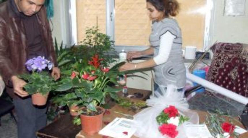 Yerk&ouml;y&rsquo;de &Ccedil;i&ccedil;ek&ccedil;i Esnafı 14 Şubat Yoğunluğu Yaşadı