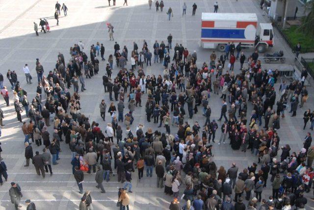 Kadına Uygulanan Şiddeti, Dans Ederek Protesto Ettiler