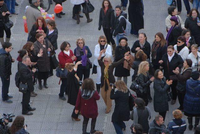 Kadına Uygulanan Şiddeti, Dans Ederek Protesto Ettiler