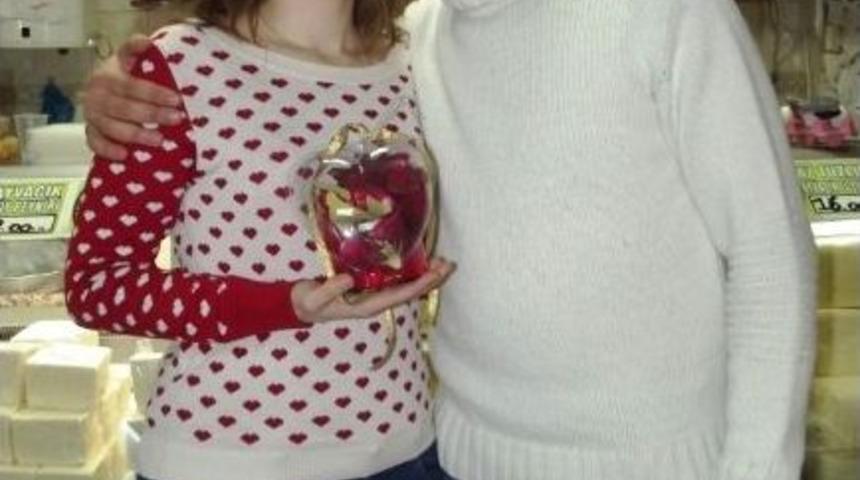 Ayvalık&rsquo;ta 9 Yıllık Aşka Anlamlı S&uuml;rpriz