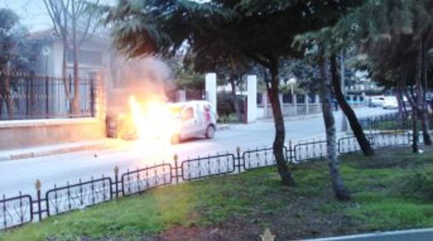 Seyir Halinde Motoru Tutuşan Ara&ccedil; Alev Topuna D&ouml;nd&uuml;