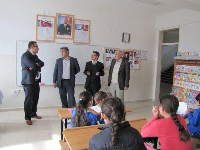 Başkan &Ccedil;alışkan, Derek&ouml;y İlk&ouml;ğretim Okulu nu Ziyaret Etti 2