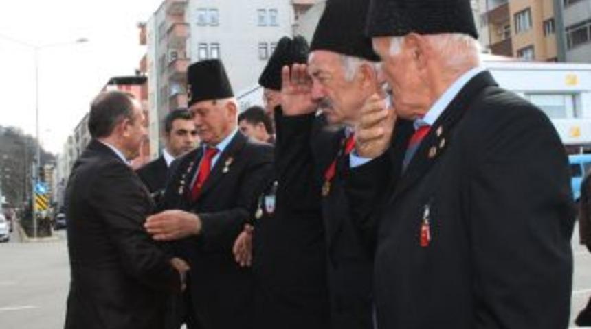 Vali Kızılcık, Şehit Aileleri Ve Gazilerle Buluştu