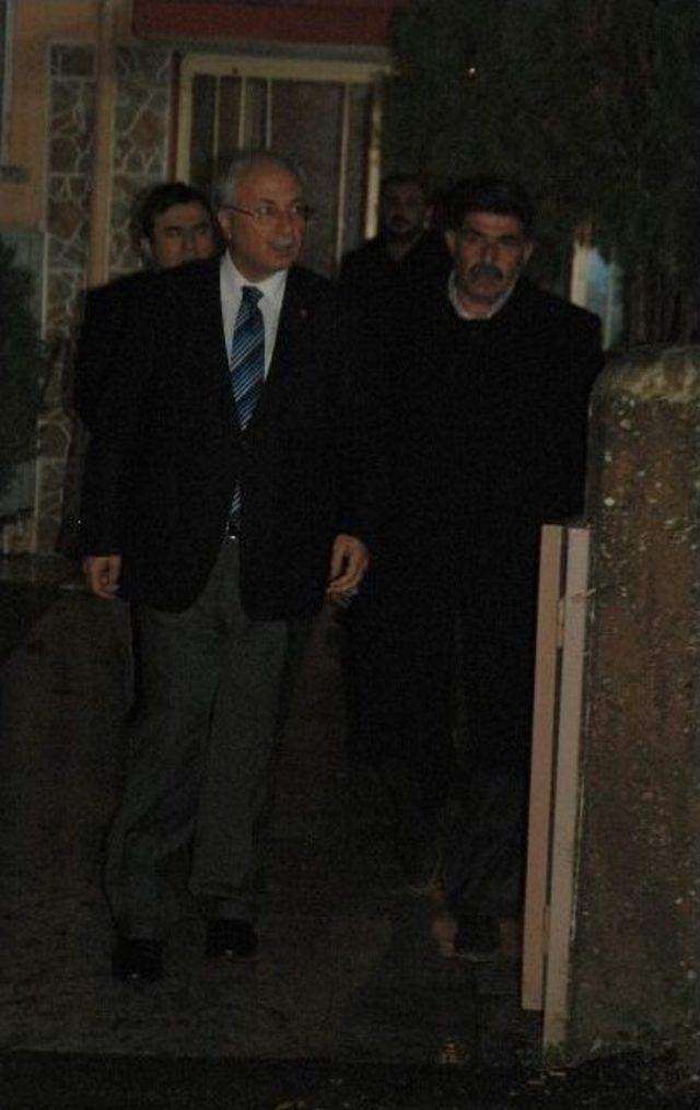 Vali Daş&ouml;z den &Ouml;ld&uuml;r&uuml;len Taksicinin Evine Taziye Ziyareti 1