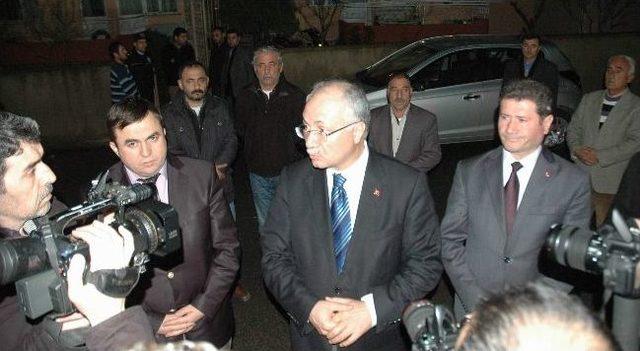 Vali Daş&ouml;z den &Ouml;ld&uuml;r&uuml;len Taksicinin Evine Taziye Ziyareti 2