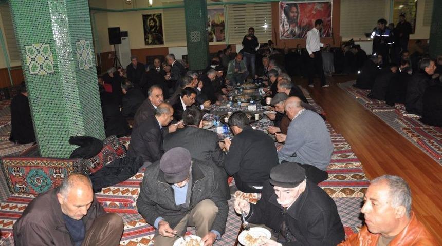 Tunceli Valisi G&uuml;ner, Cem Evinde Hızır Orucu Tutalara Yemek Verdi
