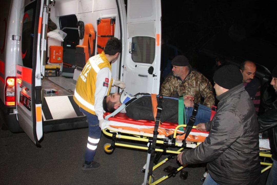 Ereğli'de Iki Ara&ccedil; Kafa Kafaya &Ccedil;arpıştı: 4 Yaralı