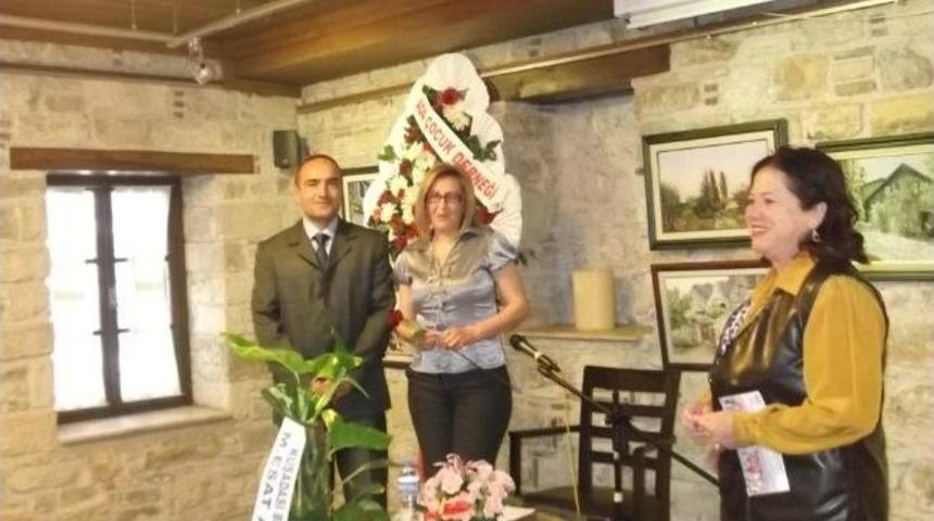 Kitabını Sevgililer G&uuml;n&uuml;&rsquo;nde Tanıttı