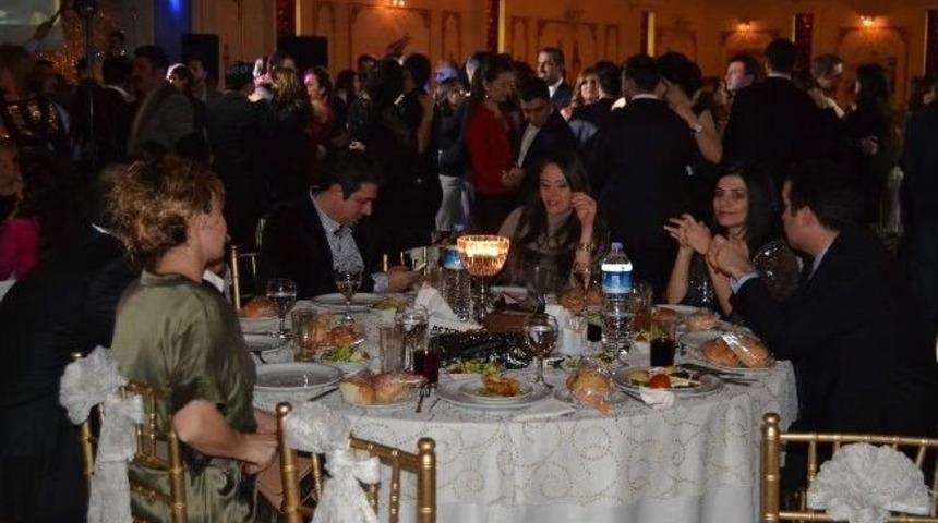 Flamingo D&uuml;ğ&uuml;n Salonu, 14 Şubat'ta 223 &Ccedil;ifti Bir Araya Getirdi