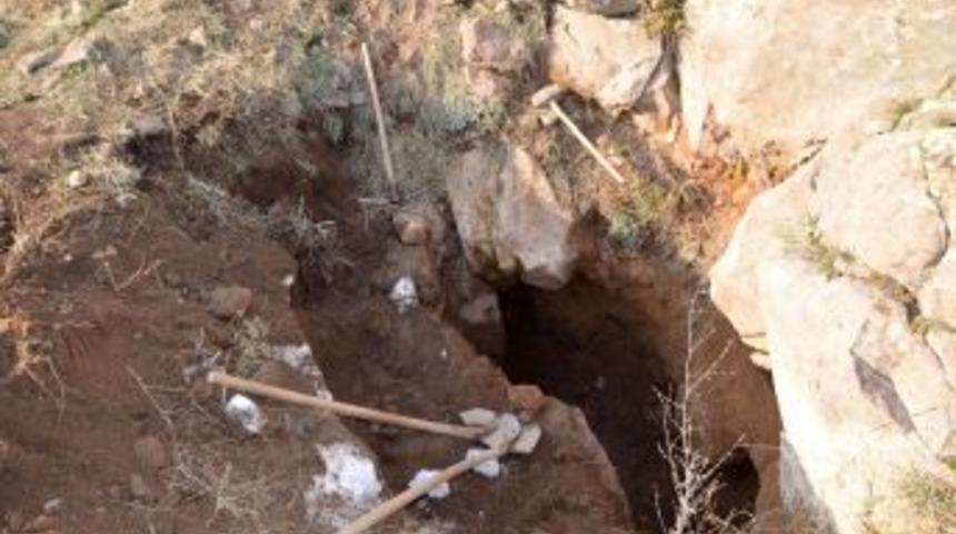 Ka&ccedil;ak Kazı Yapan 5 Kişi Yakalandı