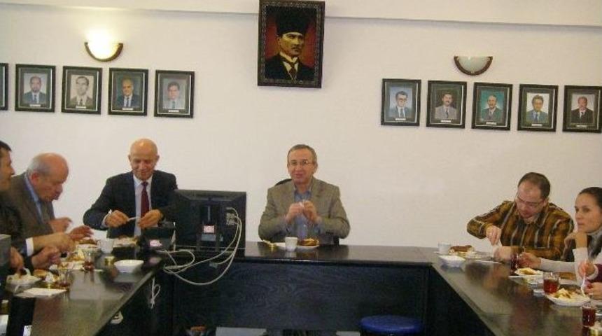Sa&uuml; M&uuml;hendislik Fak&uuml;ltesi&rsquo;nde İş Verimini Arttırma Kahvaltısı Yapıldı