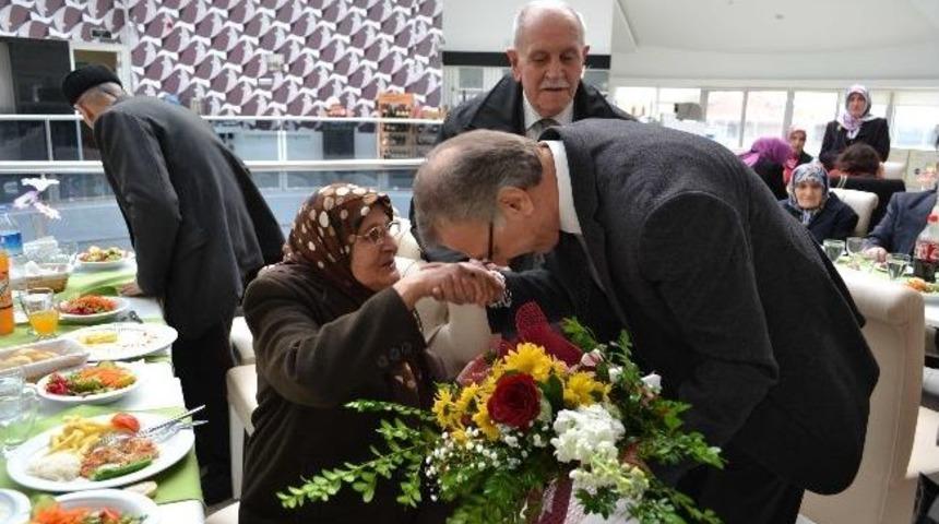 Ak Parti &Ccedil;erkezk&ouml;y Kadın Kolları Sevgileri Eskimeyen 6 &Ccedil;ifti Bir Araya Getirdi