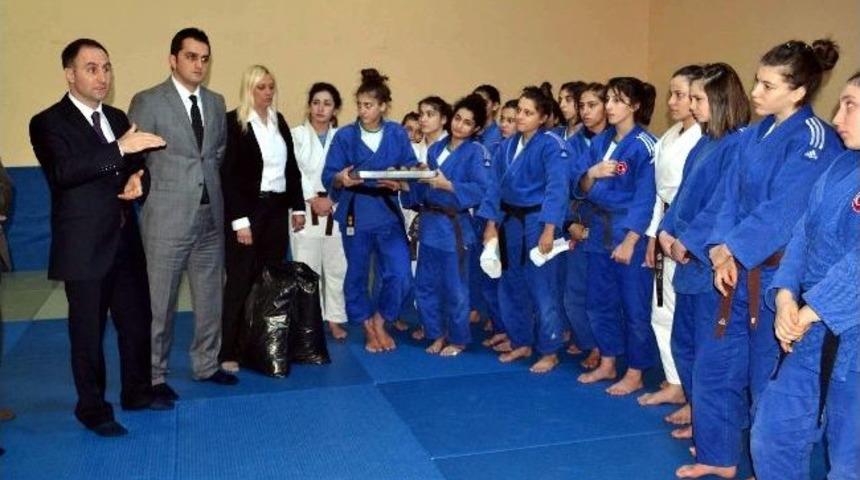 Judo Milli Takımı&rsquo;na Şahin&rsquo;den Moral Ziyareti
