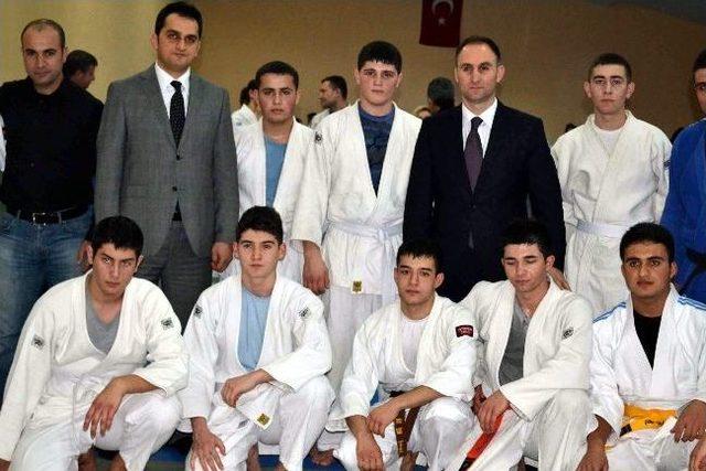 Judo Milli Takımı’na Şahin’den Moral Ziyareti